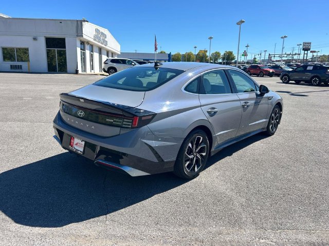 Used 2025 Hyundai Sonata SEL FWD image 3
