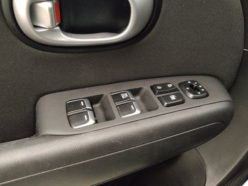 Used 2019 Kia Soul FWD image 27