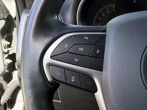 Used 2021 Jeep Grand Cherokee Laredo X image 30