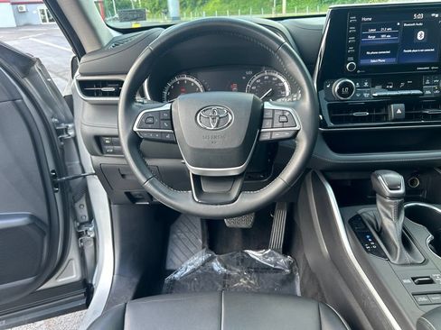 Used 2022 Toyota Highlander XLE AWD/4WD image 13