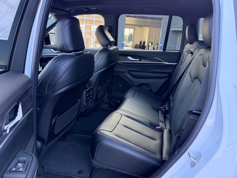 New 2025 Jeep Grand Cherokee Limited AWD/4WD image 18