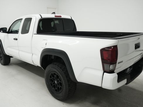 Used 2022 Toyota Tacoma SR w/ SX Package RWD image 5