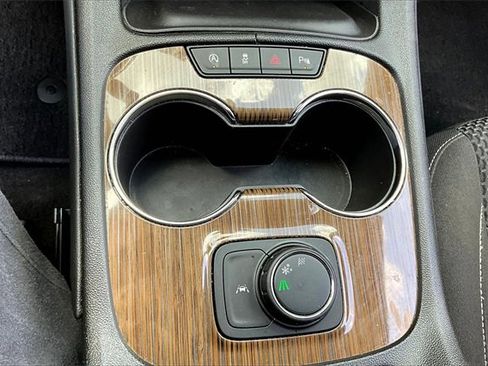 Used 2023 GMC Acadia SLE image 15