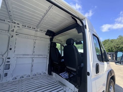 Used 2023 RAM ProMaster 2500 FWD image 11