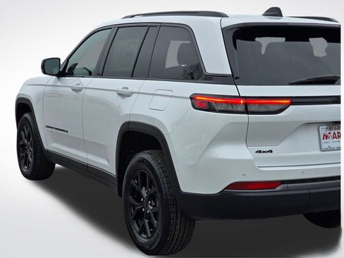 New 2026 Jeep Grand Cherokee Altitude image 43