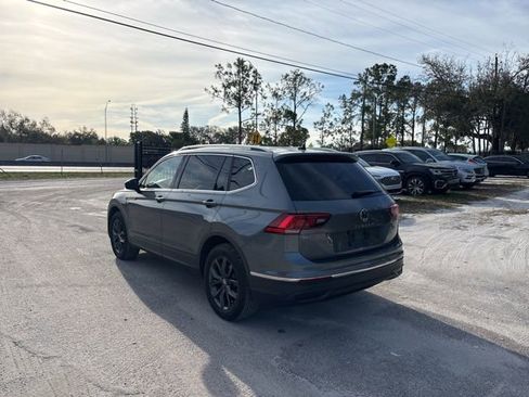 Used 2022 Volkswagen Tiguan SE image 3