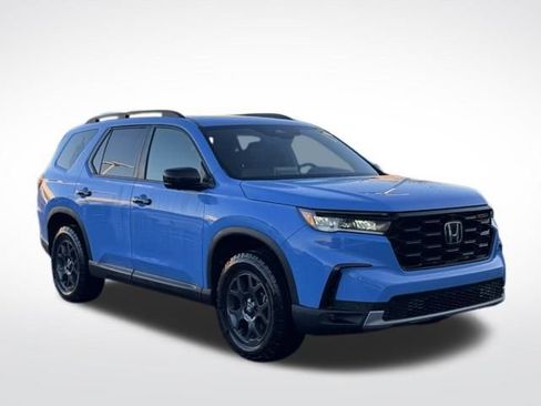New 2025 Honda Pilot TrailSport image 4