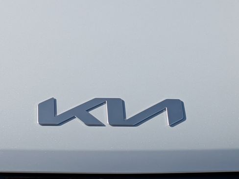 New 2026 Kia Carnival EX image 13