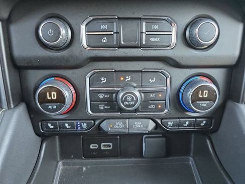 Used 2024 Chevrolet Tahoe Premier RWD image 4
