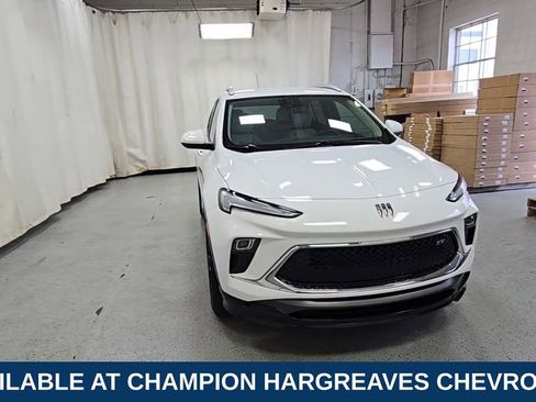 Used 2024 Buick Encore GX Sport Touring image 3