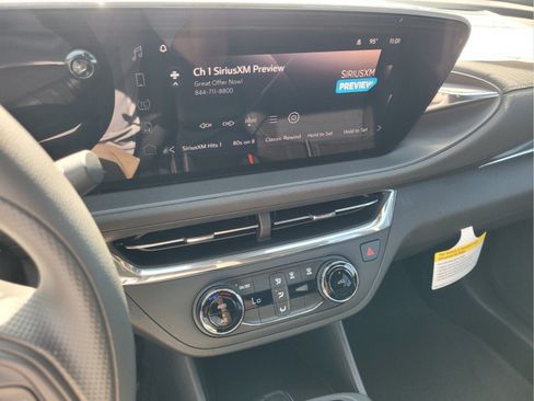 Used 2025 Buick Envista Preferred FWD image 23