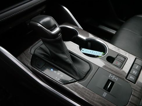 Used 2021 Toyota Highlander Limited image 24