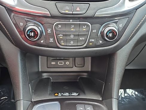 Used 2024 Chevrolet Equinox Premier image 18