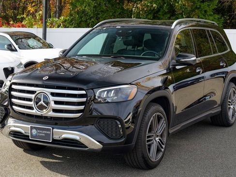 Used 2025 Mercedes-Benz GLS 450 4MATIC image 3