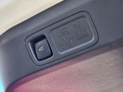 Used 2022 Ford Expedition Max Limited image 14