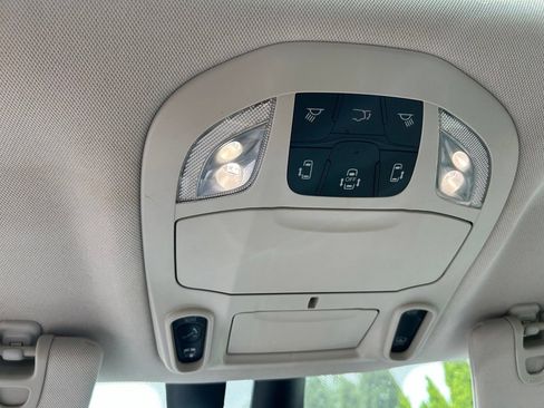 Used 2017 Chrysler Pacifica Platinum FWD image 30