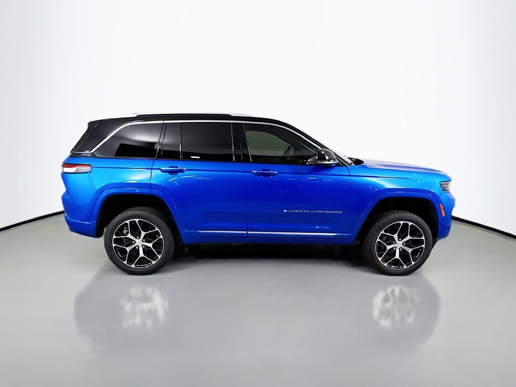 Used 2024 Jeep Grand Cherokee Summit AWD/4WD image 4