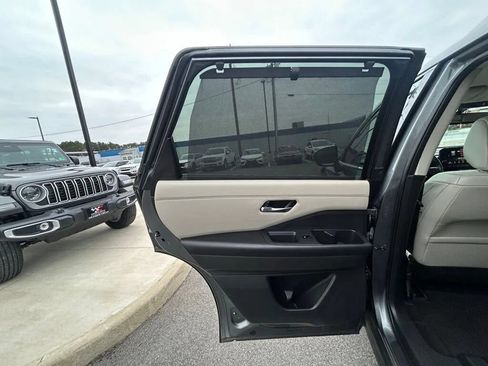 Used 2022 Nissan Pathfinder SL FWD image 30