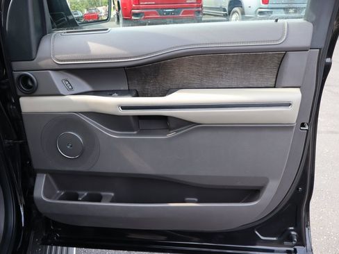 Used 2020 Ford Expedition Limited image 36