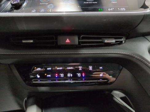 Used 2023 Buick Envision Essence AWD/4WD image 17