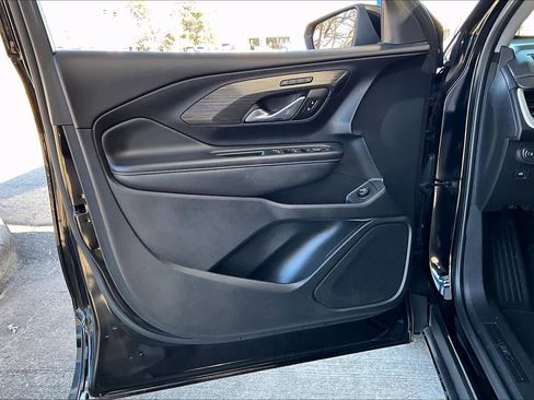 Used 2023 GMC Terrain SLT image 22