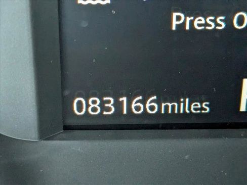 Used 2018 Land Rover Range Rover Velar S image 11