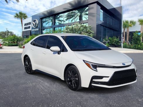 Used 2023 Toyota Corolla SE image 3