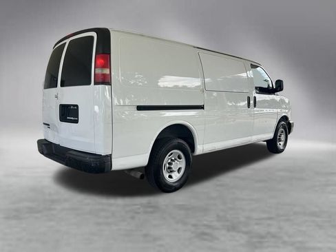 Used 2015 Chevrolet Express 2500 RWD image 3