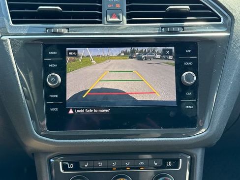 Used 2020 Volkswagen Tiguan SE image 29