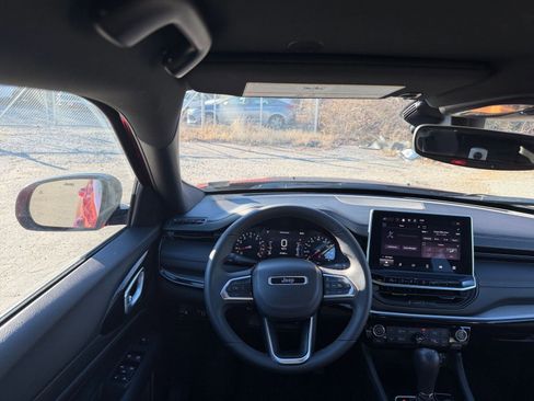 Used 2025 Jeep Compass Trailhawk image 33