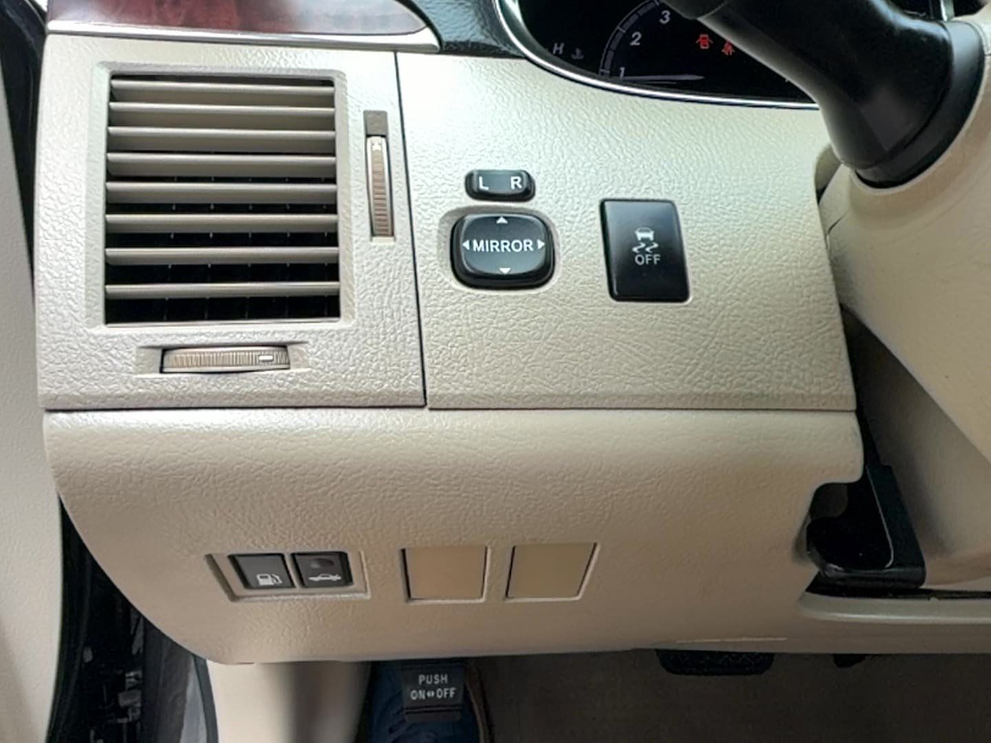 Used 2011 Toyota Avalon FWD image 12