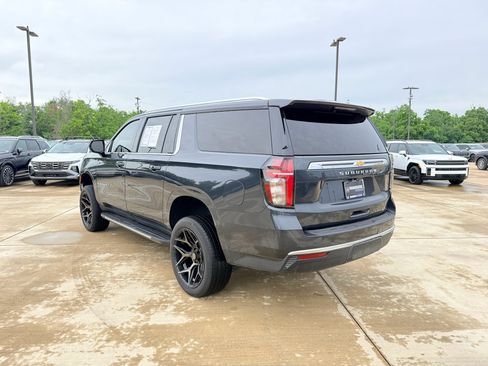 Used 2022 Chevrolet Suburban LT RWD image 8