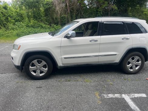 Used 2011 Jeep Grand Cherokee Limited RWD image 4