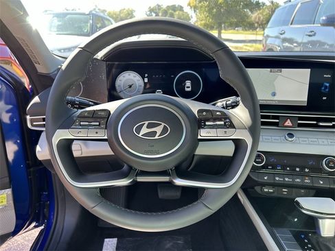 New 2025 Hyundai Elantra Limited image 29