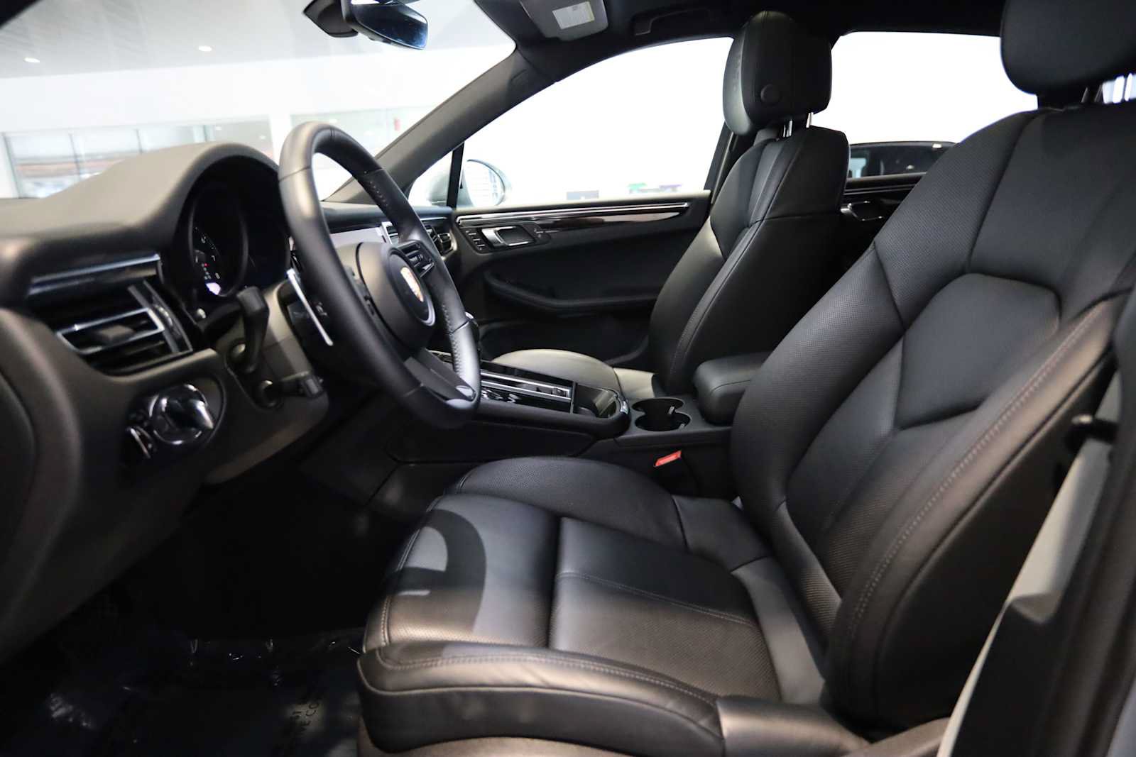 Used 2025 Porsche Macan AWD/4WD image 23