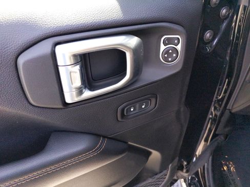 Used 2021 Jeep Wrangler Unlimited Sahara image 11