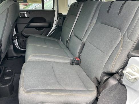 Used 2024 Jeep Wrangler Unlimited Sahara AWD/4WD image 8