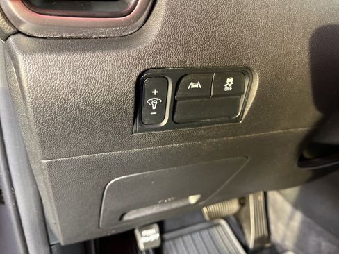 Used 2023 Kia Sorento LX image 25