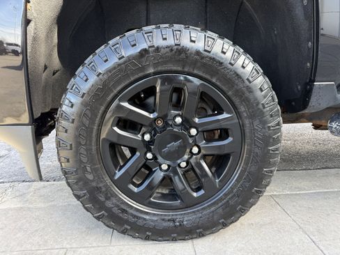 Used 2018 Chevrolet Silverado 2500 LT w/ Midnight Edition image 27