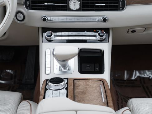 Used 2020 Genesis G90 3.3T Premium image 17