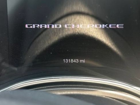 Used 2019 Jeep Grand Cherokee Limited AWD/4WD image 3