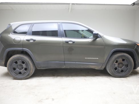 Used 2015 Jeep Cherokee Sport FWD image 4