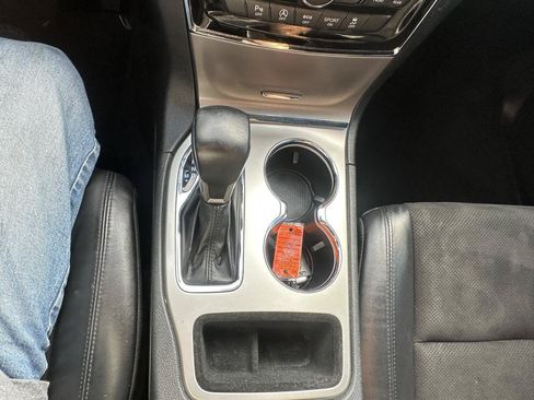 Used 2019 Jeep Grand Cherokee Altitude AWD/4WD image 16