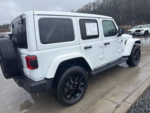 Used 2022 Jeep Wrangler Unlimited Sahara w/ Cold Weather Group AWD/4WD image 5