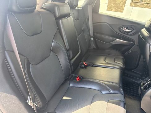 Used 2022 Jeep Cherokee Latitude Lux w/ Sun & Sound Group FWD image 32