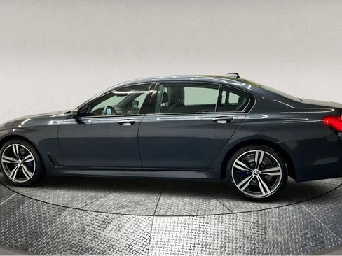 Used 2017 BMW 750i image 5