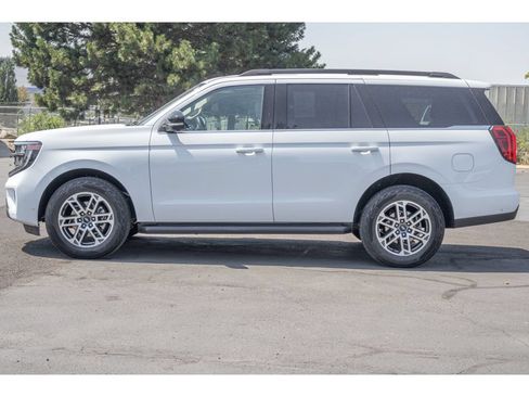 Used 2025 Ford Expedition Active AWD/4WD image 6
