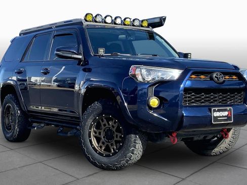 Used 2018 Toyota 4Runner SR5 Premium RWD image 2
