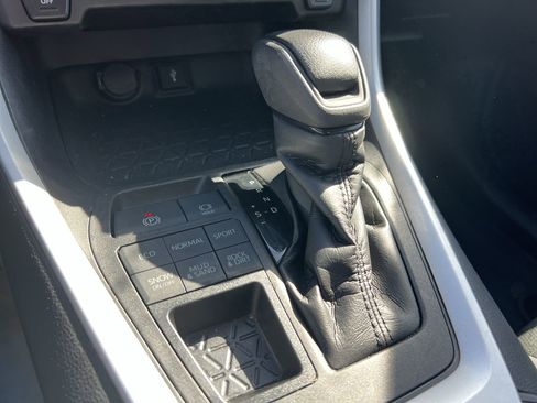 Used 2021 Toyota RAV4 XLE w/ Convenience Package image 26