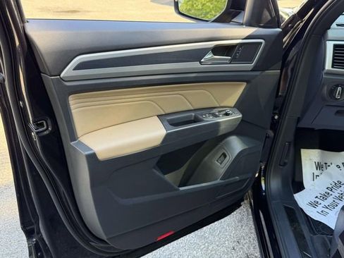 Certified 2023 Volkswagen Atlas Cross Sport SE w/ Panoramic Sunroof Package AWD/4WD image 17